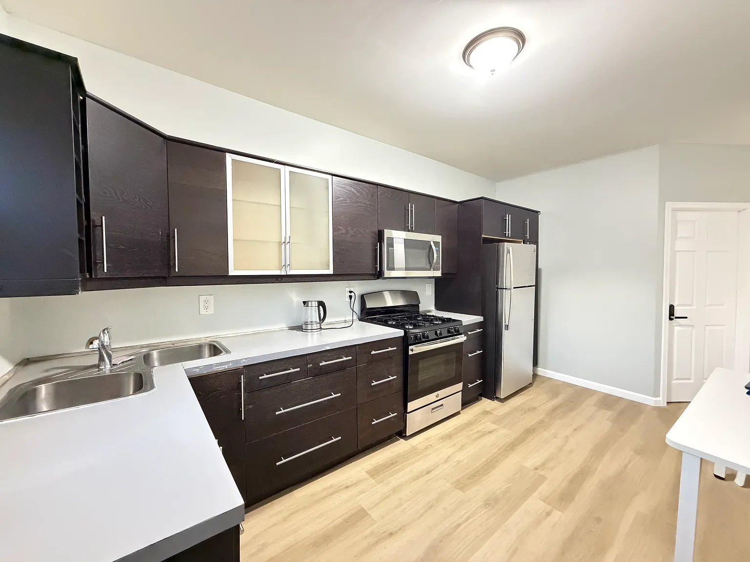 5 bed, 200 sqft, $900 — Photo 1
