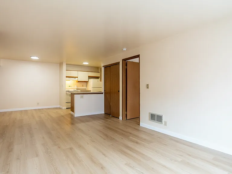 Park Royal Apartments — Photo 11