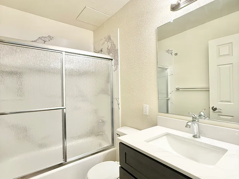 633 Stewart St #10 — Photo 3