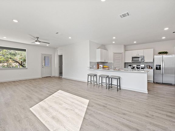5th image of 212 Florenz Ln