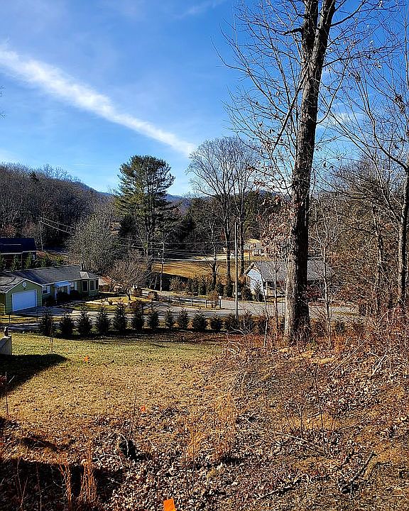 1st image of 11 Lundy Ln