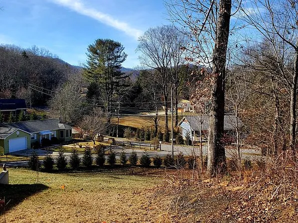 11 Lundy Ln, Waynesville, NC 28786