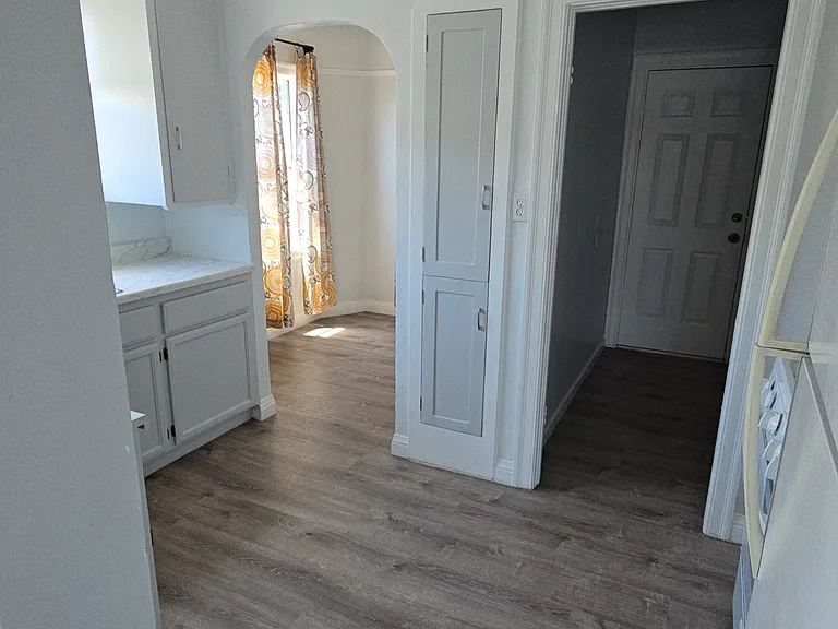 441 Wilson Ave — Photo 2