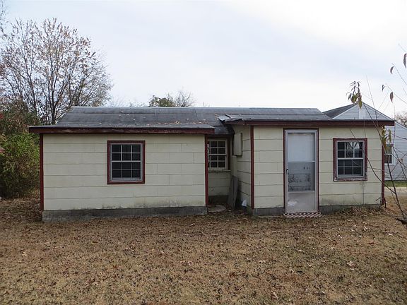 5th image of 627 Cheryl Ave