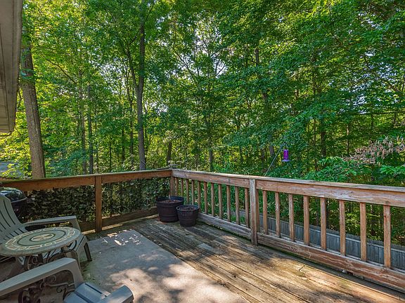 3rd image of 1037 Hollis Ln