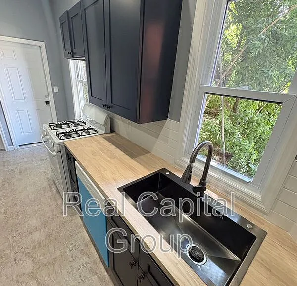 44 Alexander St #1 — Photo 17
