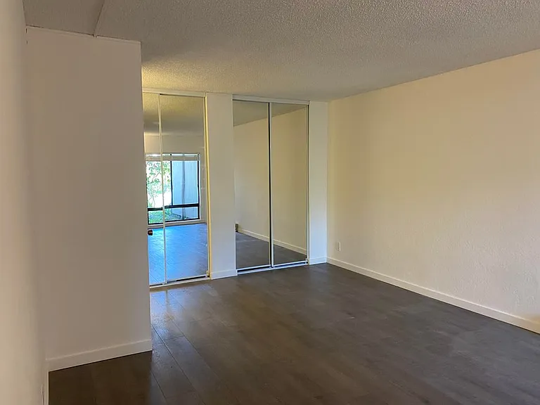 2101 Shoreline Dr #203 — Photo 4