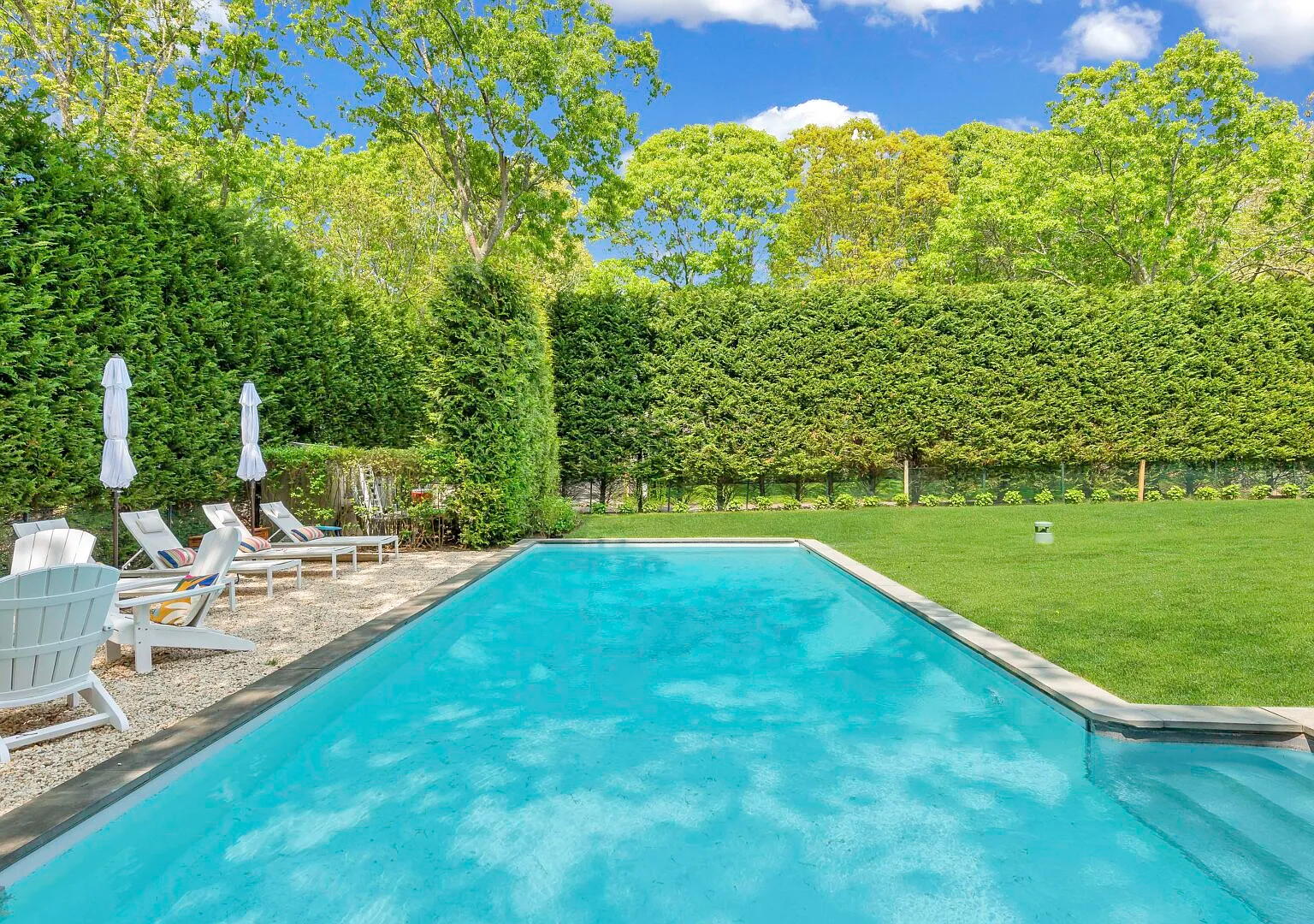 Contemporary home, newly built, property caretaker, heated pool — Photo 2
