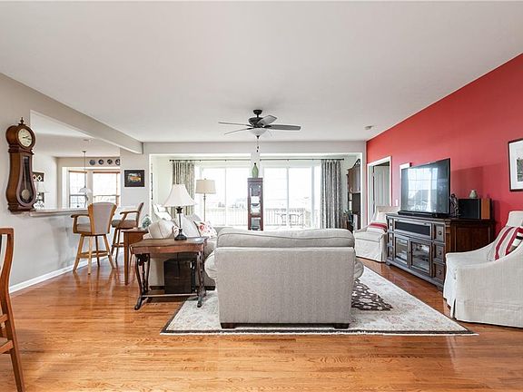 3rd image of 639 King Fisher Dr