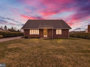 1562 Fairview Dr, Leesport, PA 19533