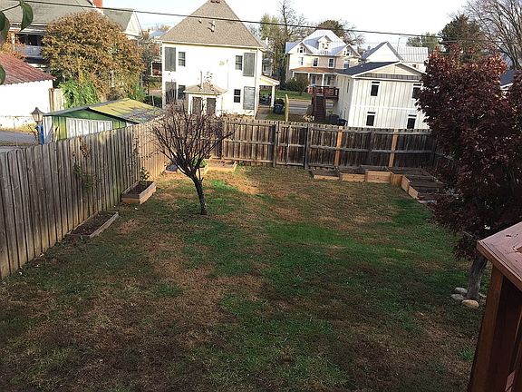 3rd image of 627 Mountain Ave SW