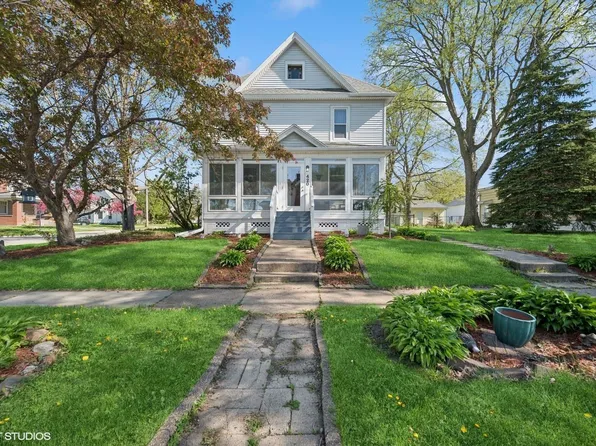 420 1st Ave NW, Waverly, IA 50677