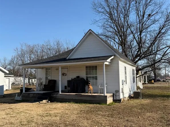 2214 Mangold St, Poplar Bluff, MO 63901