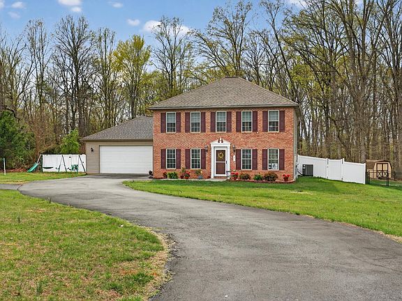 5th image of 1045 Woods End Ln