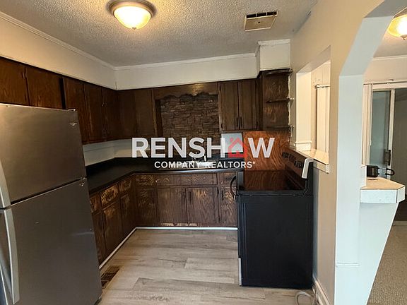 5th image of 450 Bedwell St