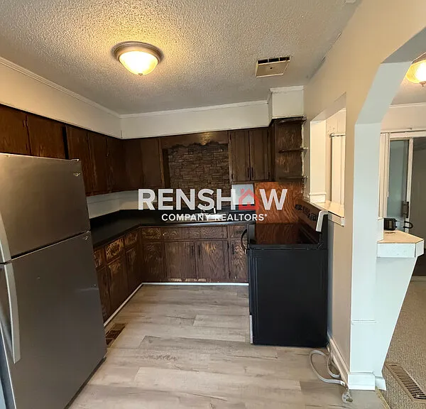 450 Bedwell St — Photo 5