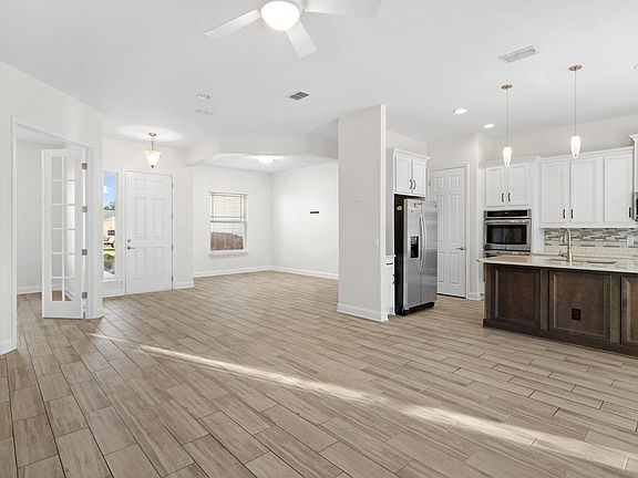 2nd image of 324 N Shadowwood Dr