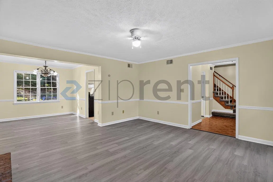 4 bed, 2.5 bath, 1800 sqft, $2,218 — Photo 1