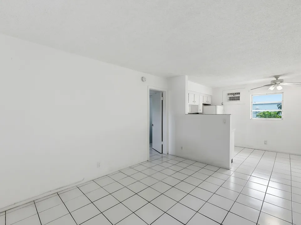 400 SE 31st St #6