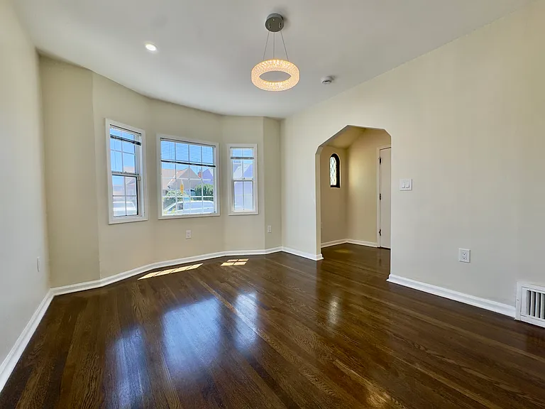 1833 108th Ave — Photo 17