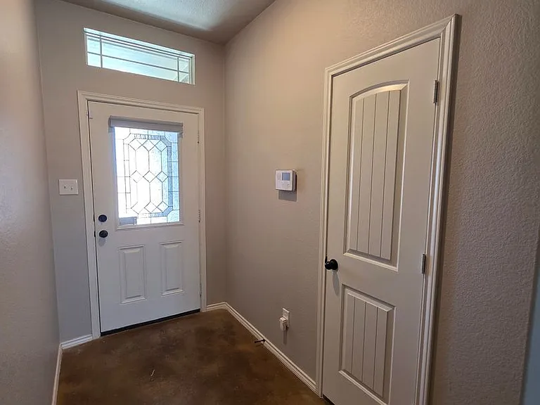 3103 Goblin Dr — Photo 2