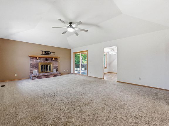 5th image of 9A E Woodland Dr
