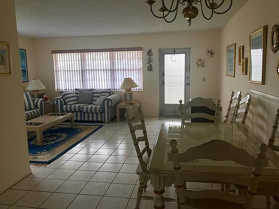 5th image of 126 Canterbury Dr W