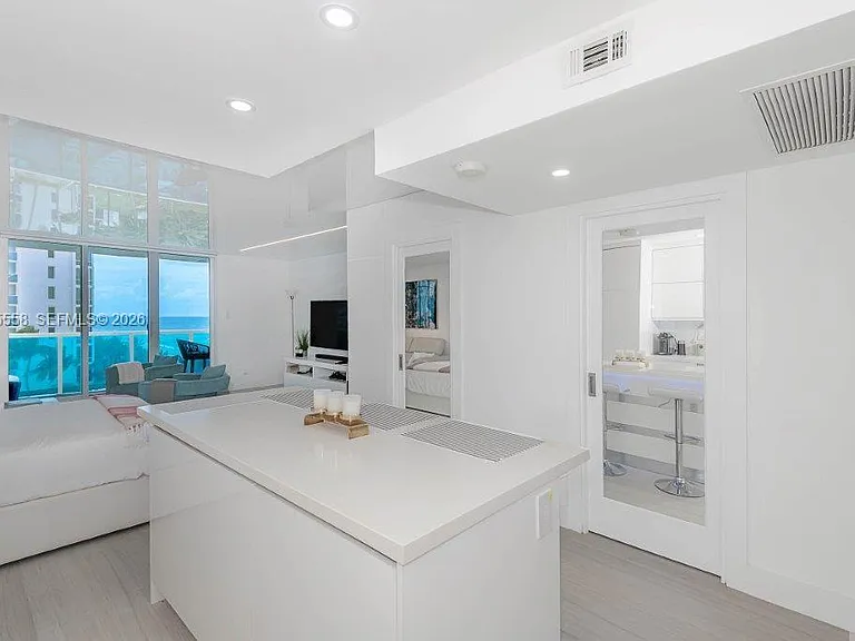 2301 Collins Ave #811 — Photo 2