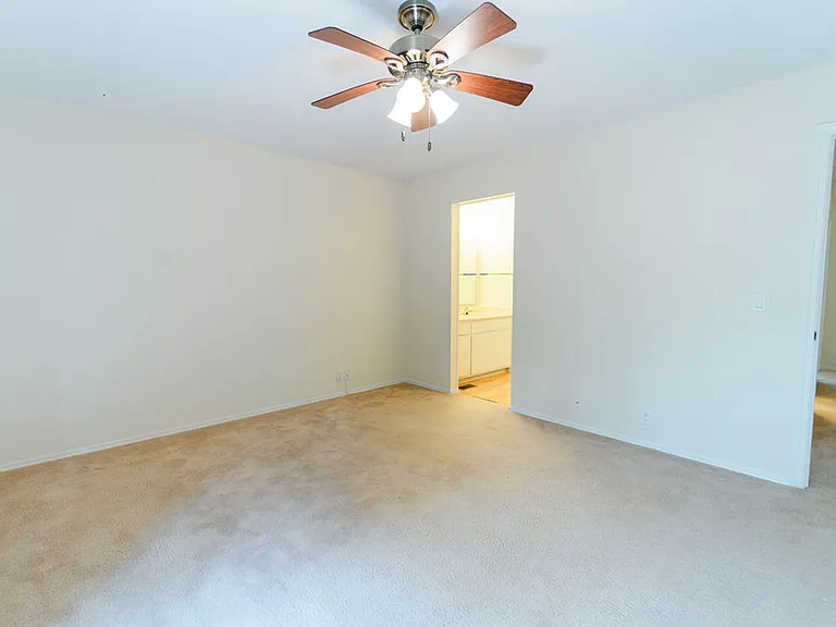 16 Lindsay Ln — Photo 15