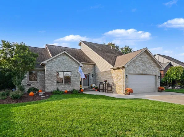21194 Fairfield Dr, Macomb, MI 48044