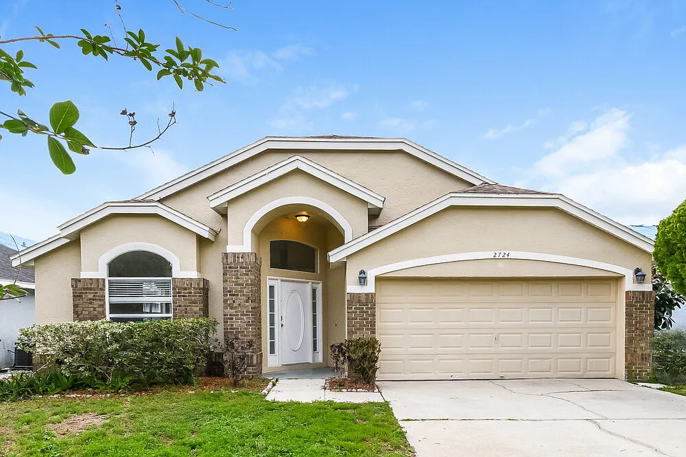 4 bed, 2.0 bath, 1942 sqft, $2,850 — Photo 1