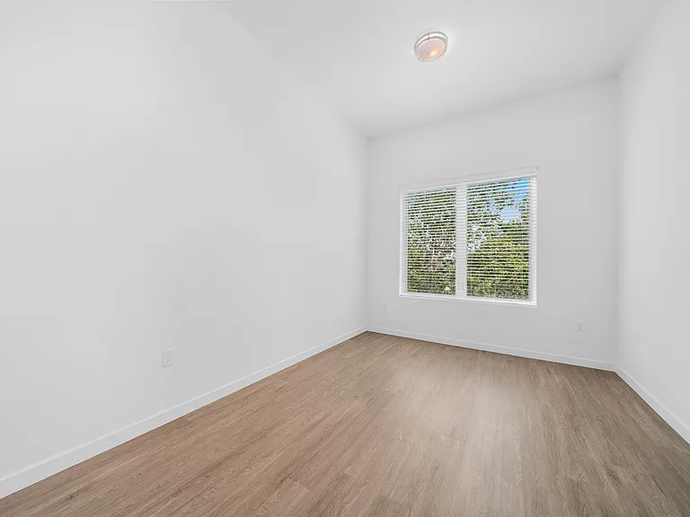 927 U St #301 — Photo 24