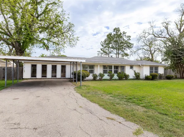 1327 Hodges Ln, Wharton, TX 77488