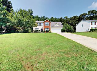 310 Crestbend Ln, Powder Springs, GA 30127