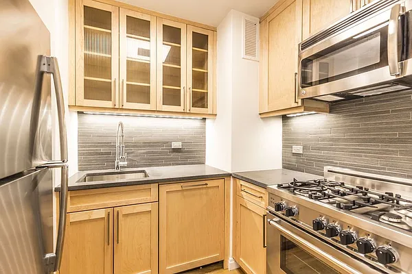 Rented by The Dermot Realty Management Company | media 31