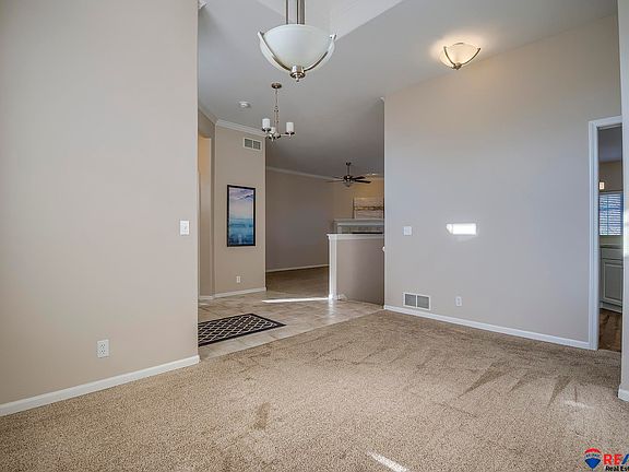 5th image of 724 Villa Plz