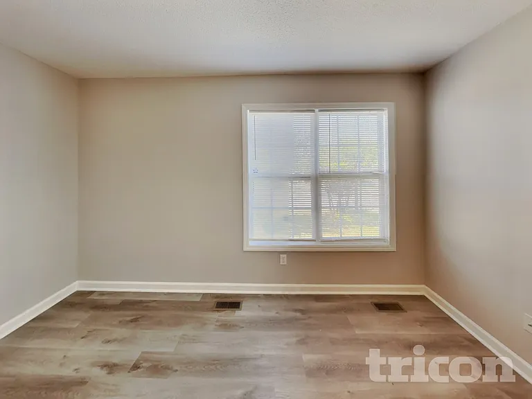 701 Avondale Dr — Photo 6