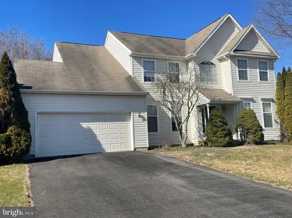12 Crimson King Dr, Bear, DE 19701