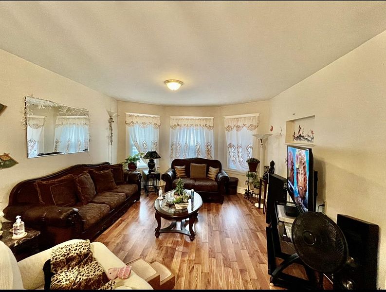 4th image of 1089-91 HOWARD Street