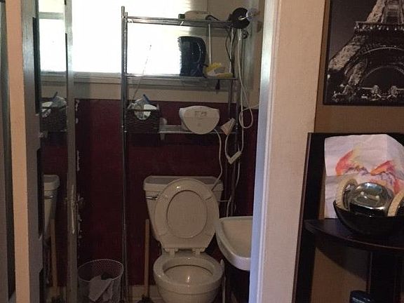 4th image of 4722 15th Ave NE APT 6
