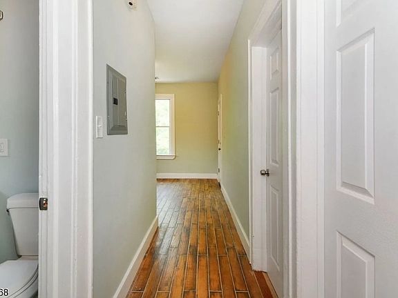 5th image of 231 Wainwright St