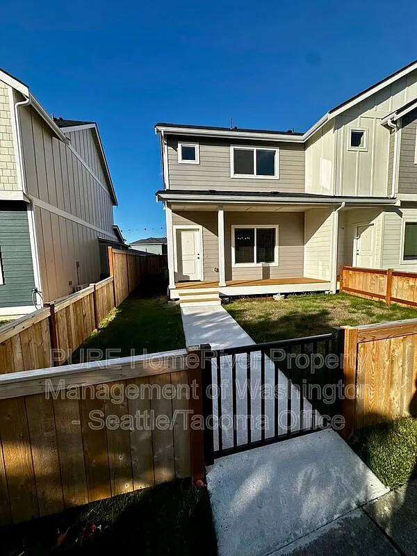 3 bed, 2.5 bath, 1307 sqft, $2,600 — Photo 1