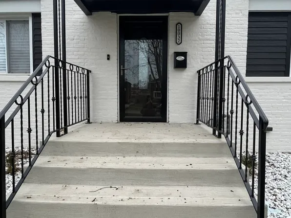 10032 S Paxton Ave, Chicago, IL 60617