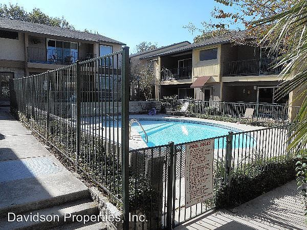 1st image of 403 Everest Ave