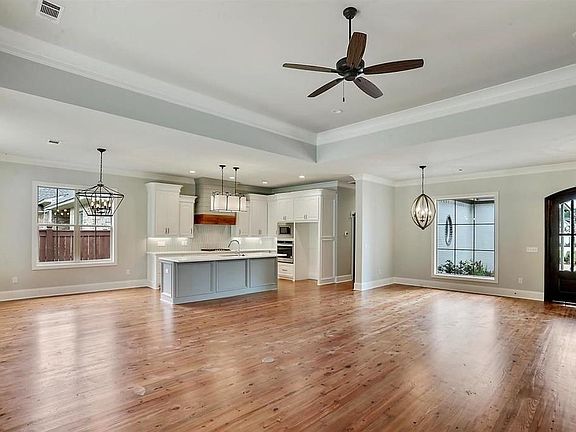 4th image of 176 Grace Dr