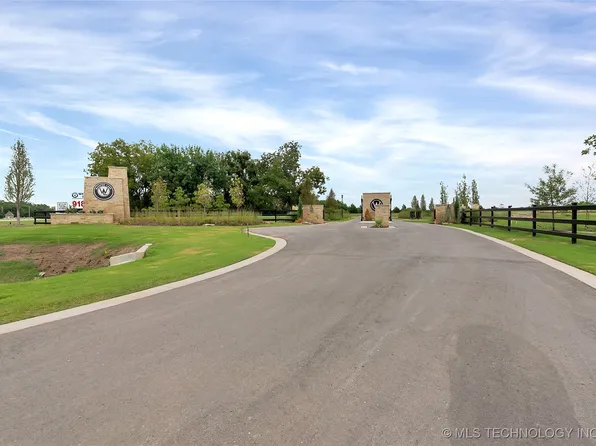 10608 S Holley St, Jenks, OK 74037