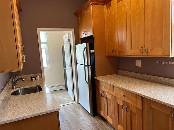 4th image of 415 City Island Ave Floor 1