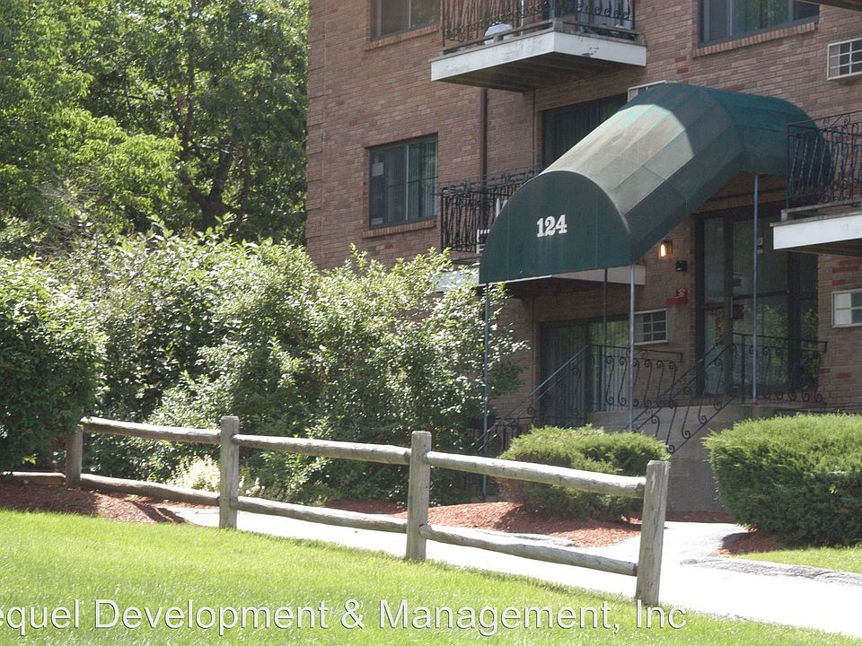 2nd image of 124 Mammoth Rd APT 01