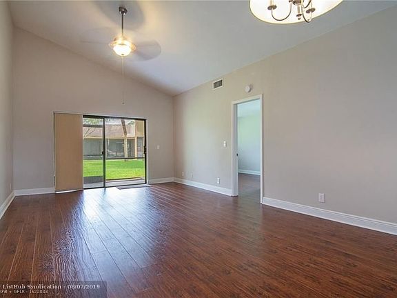 3rd image of 443 Lakeview Dr APT 6