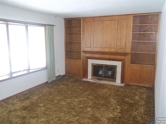 2nd image of 1022 W Fairview Dr